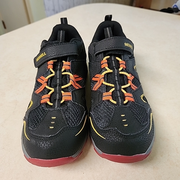 NEW Merrell Trail Chaser Hiking Sneaker Black Grey RED Mens 7M - Picture 3 of 11